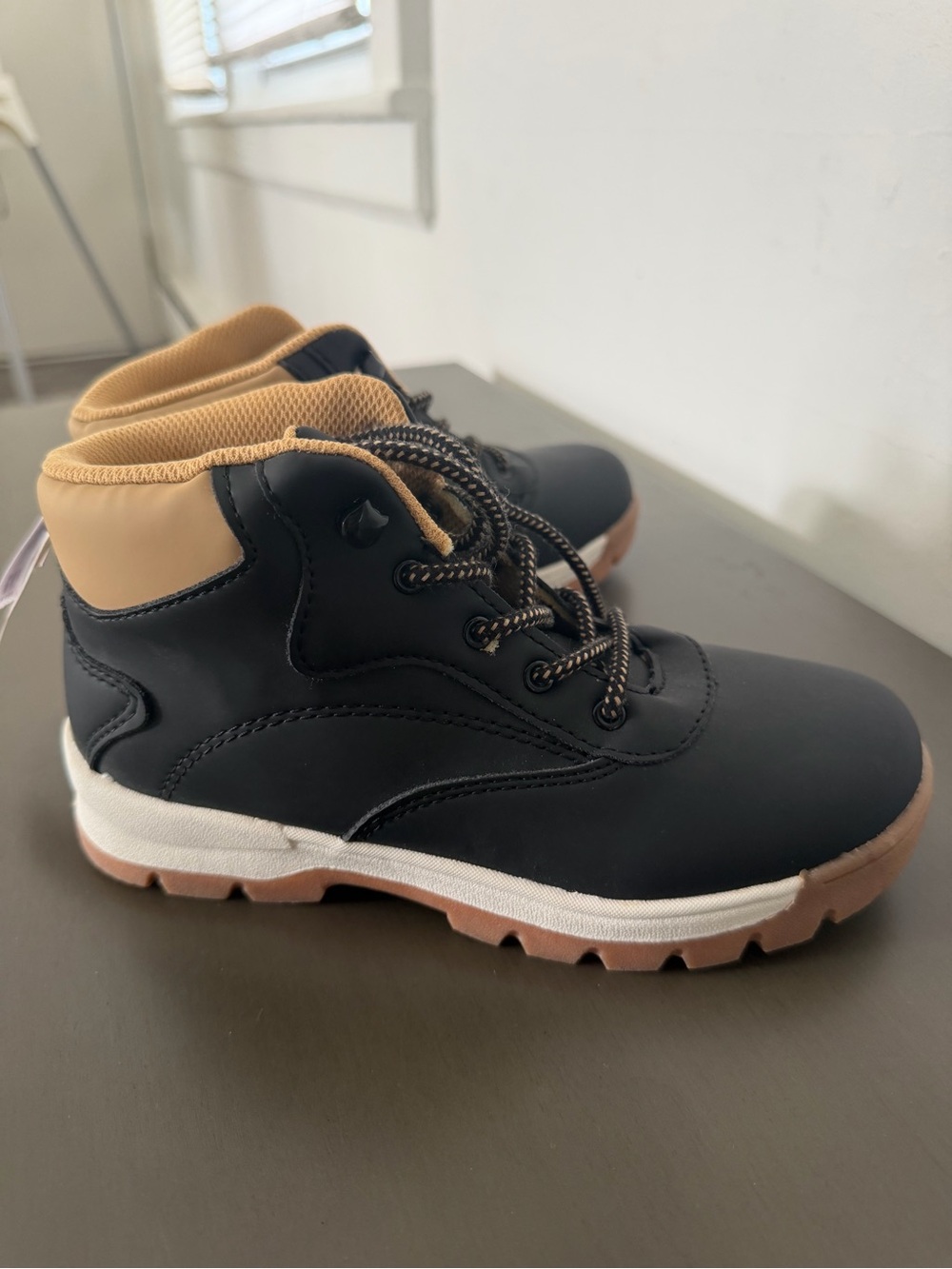 NWT GAP Kids Trail Sneakers Size 2